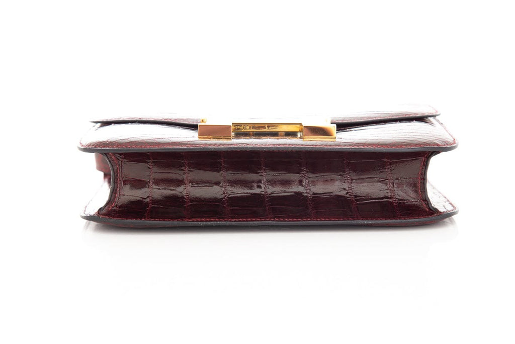 HermÃƒÆ’Ã‚Â¨s Shiny Niloticus Croc Constance 24 Bordeaux Handbag