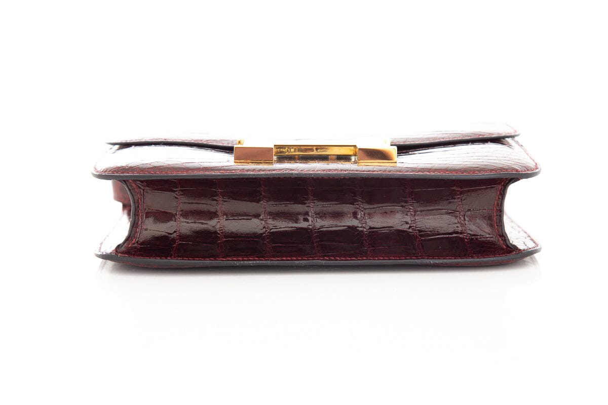 HermÃƒÆ’Ã‚Â¨s Shiny Niloticus Croc Constance 24 Bordeaux Handbag