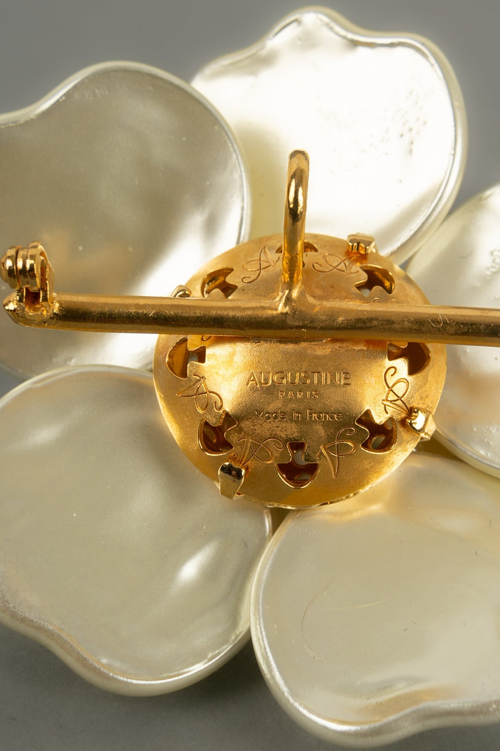 Broche Augustine