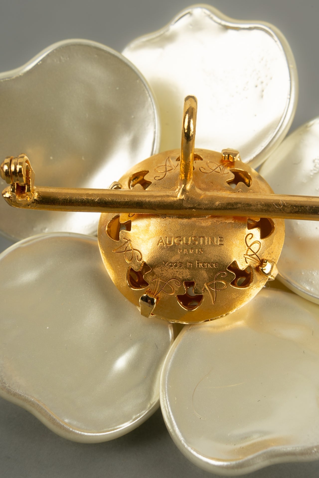 Broche Augustine