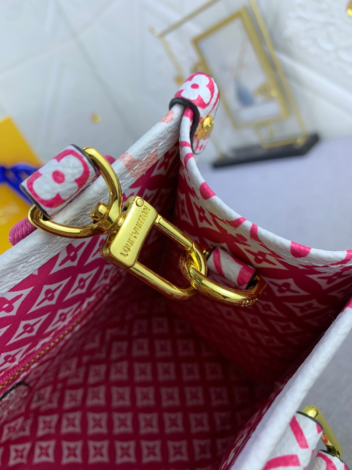 EN - Luxury Bags LUV 818