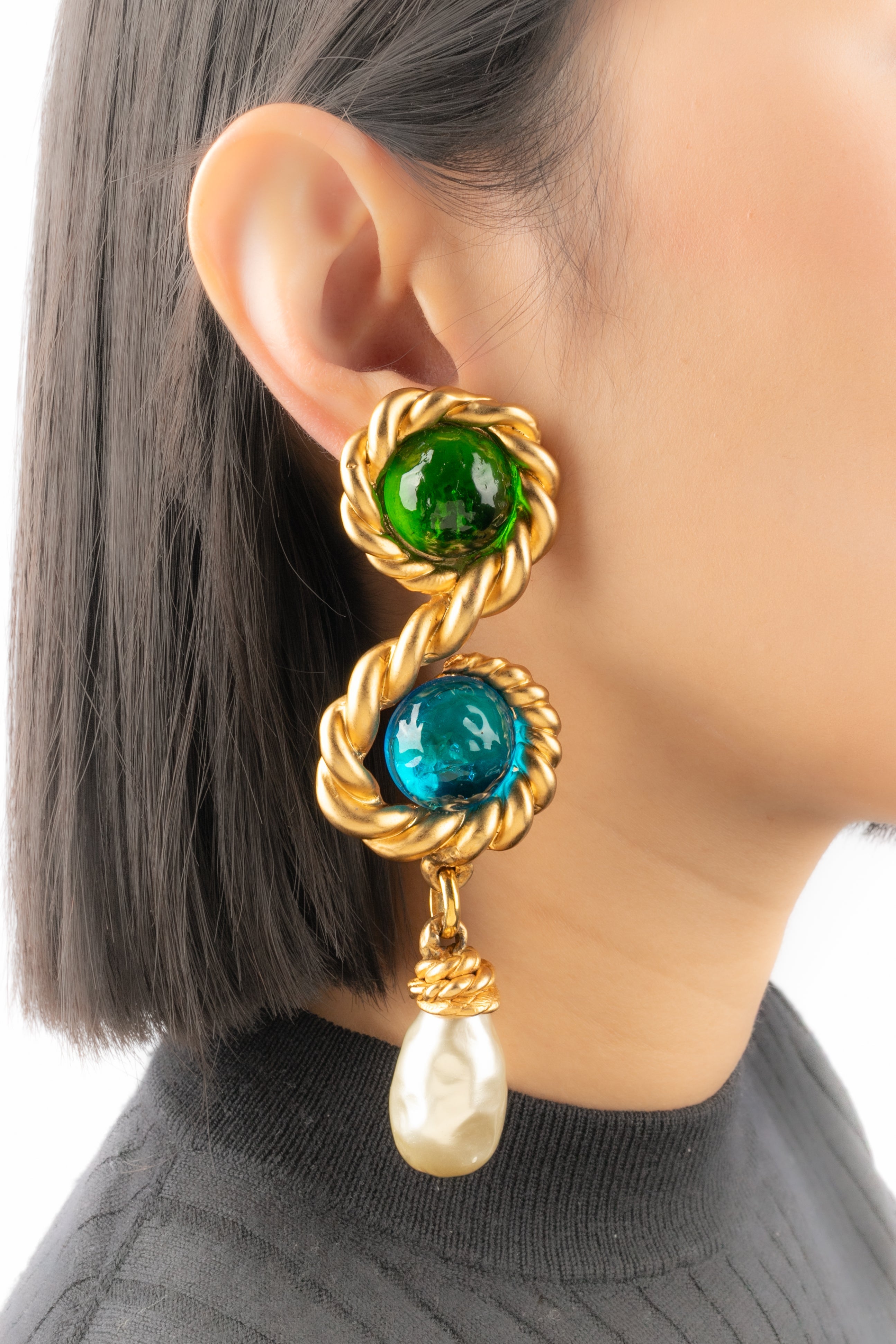 Boucles d'oreilles baroque Chanel