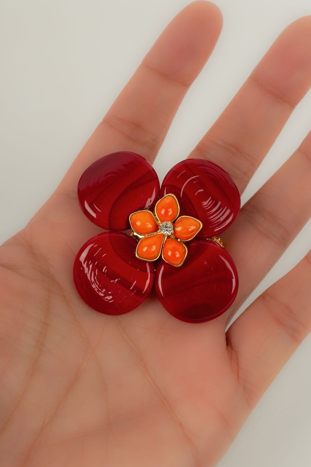 Broche Augustine
