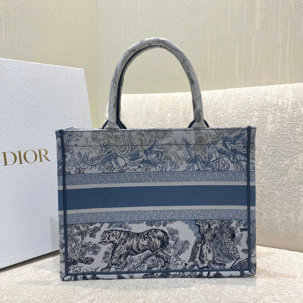 GLAMI MeGLAMIum Book Tote Blue Toile de Jouy Reverse Embroidery, Blue, For Women WomenÃ¢â‚¬â„¢s Handbags, Shoulder Bags, 36cm CD M1296ZRGO_M928