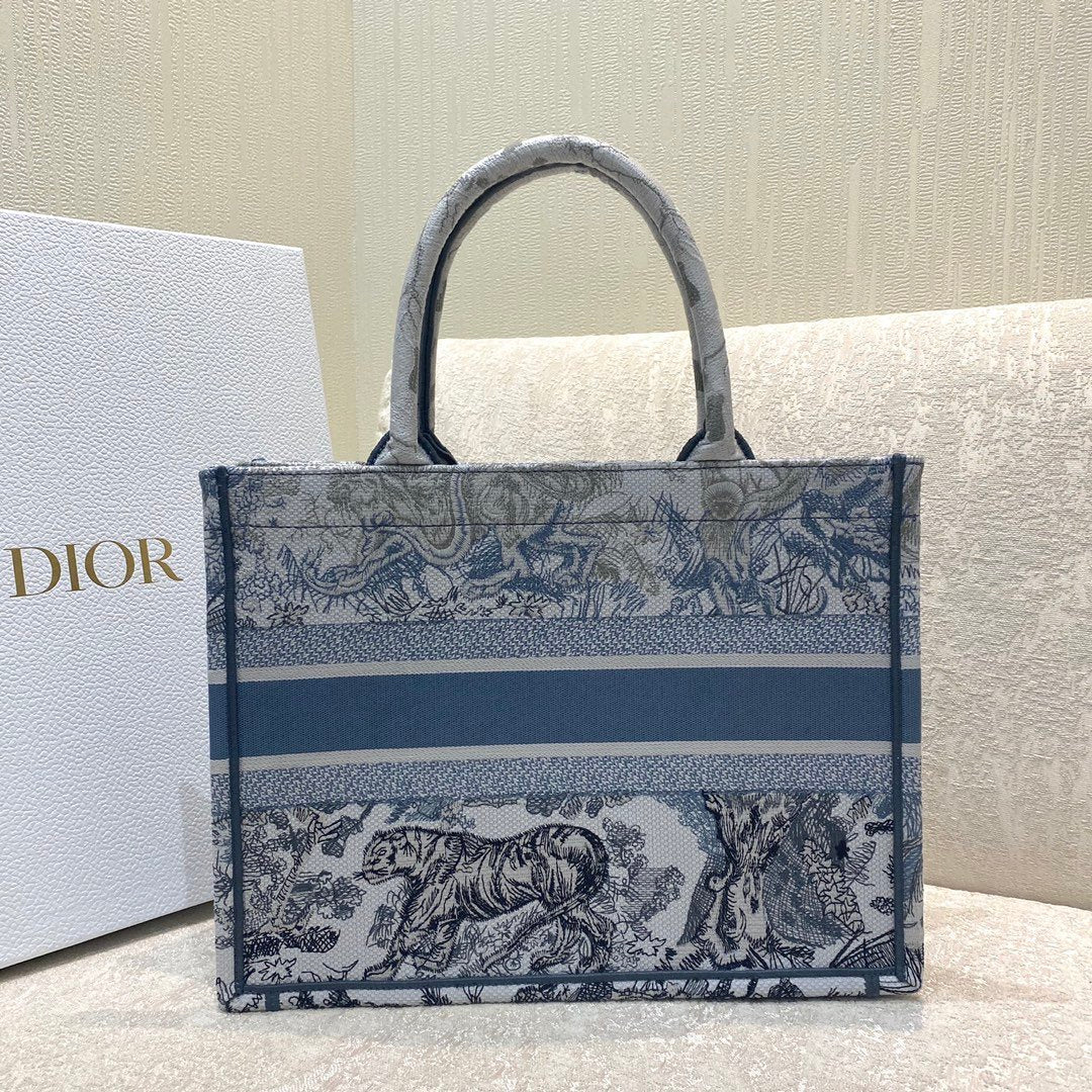 GLAMI MeGLAMIum Book Tote Blue Toile de Jouy Reverse Embroidery, Blue, For Women WomenÃ¢â‚¬â„¢s Handbags, Shoulder Bags, 36cm CD M1296ZRGO_M928