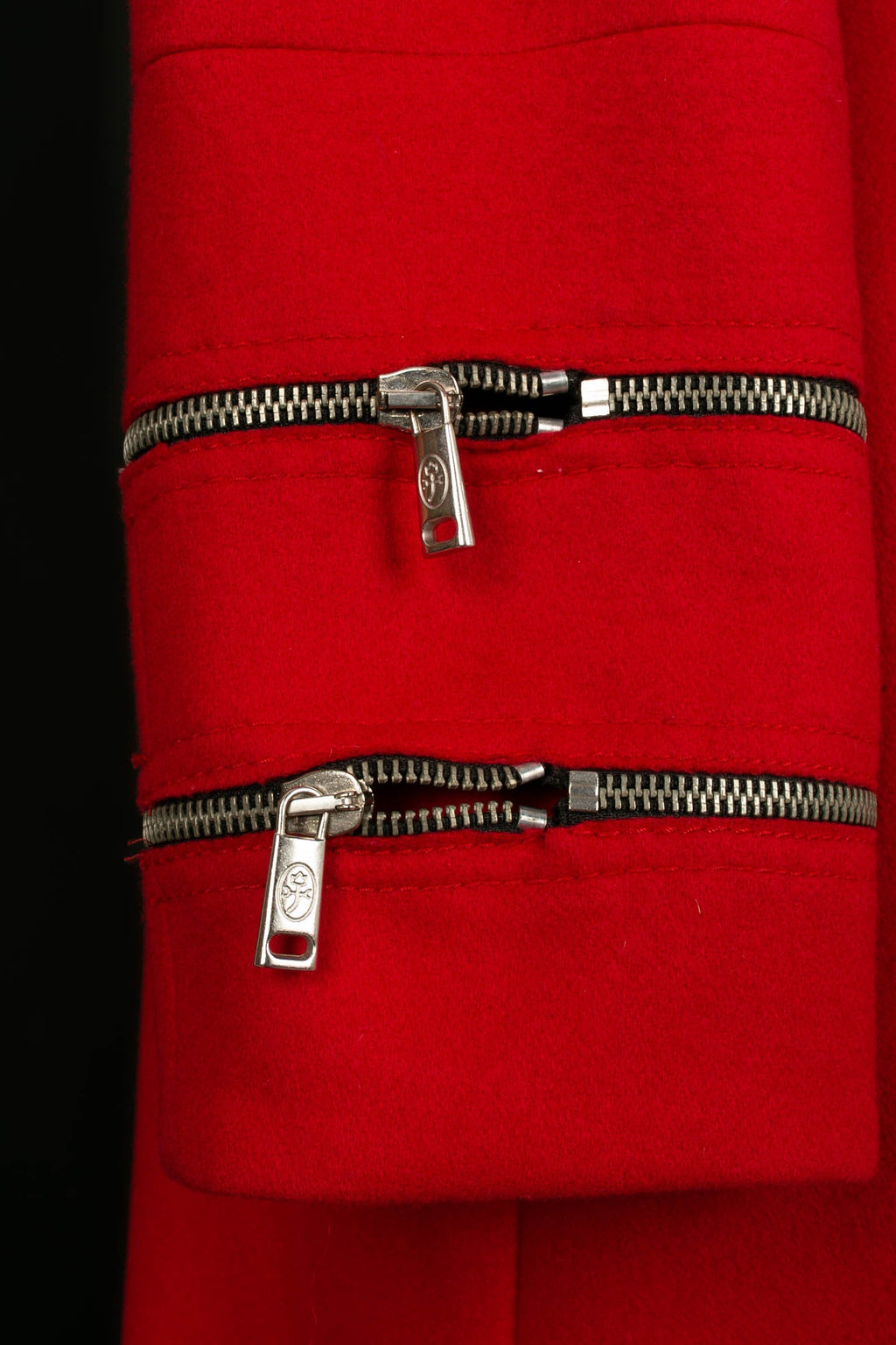 Manteau rouge JC de Castelbajac