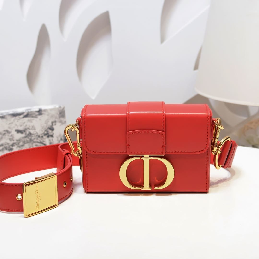 30 MONTAIGNE FLAP BAG