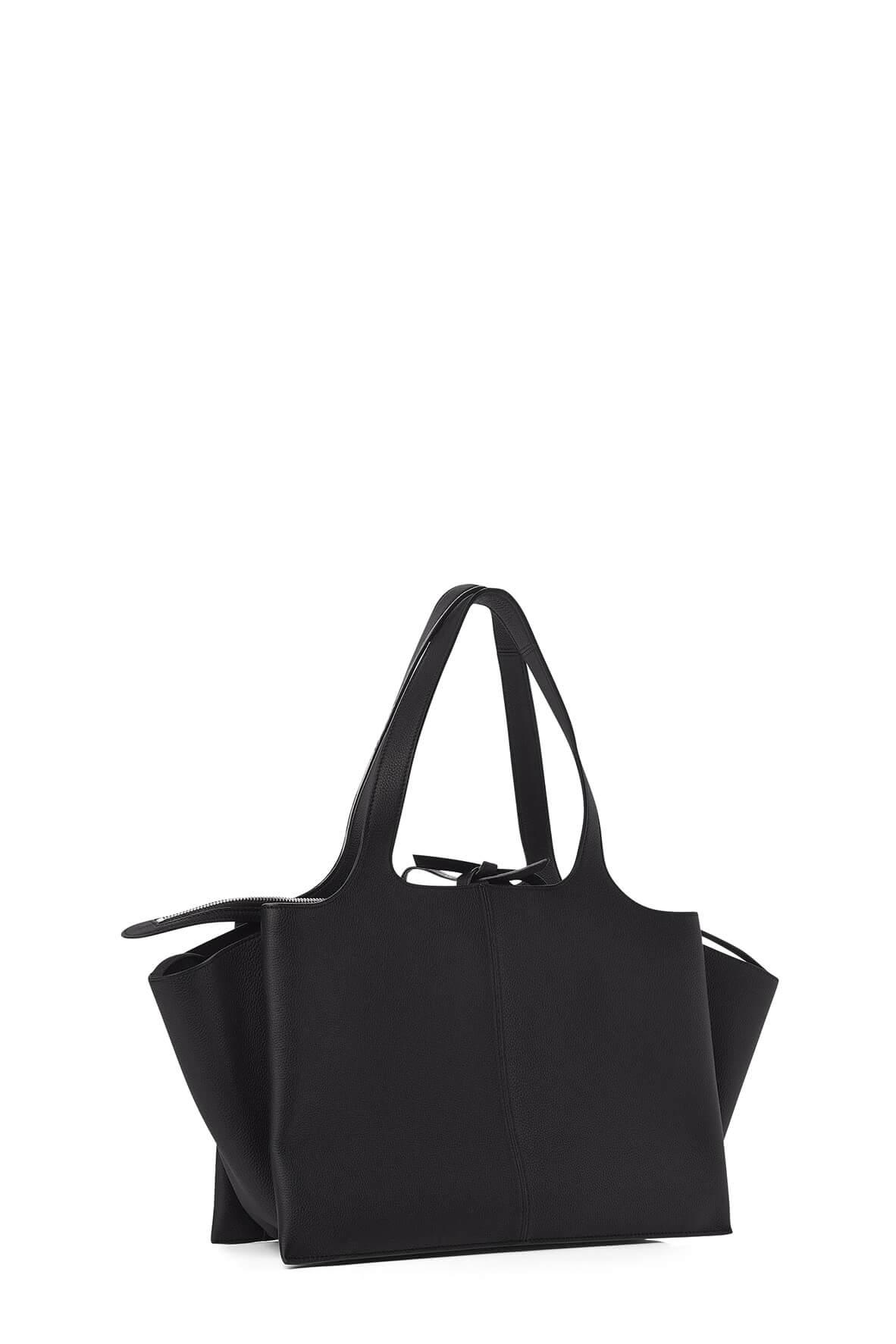 Medium Trifold Black in Grained Leather