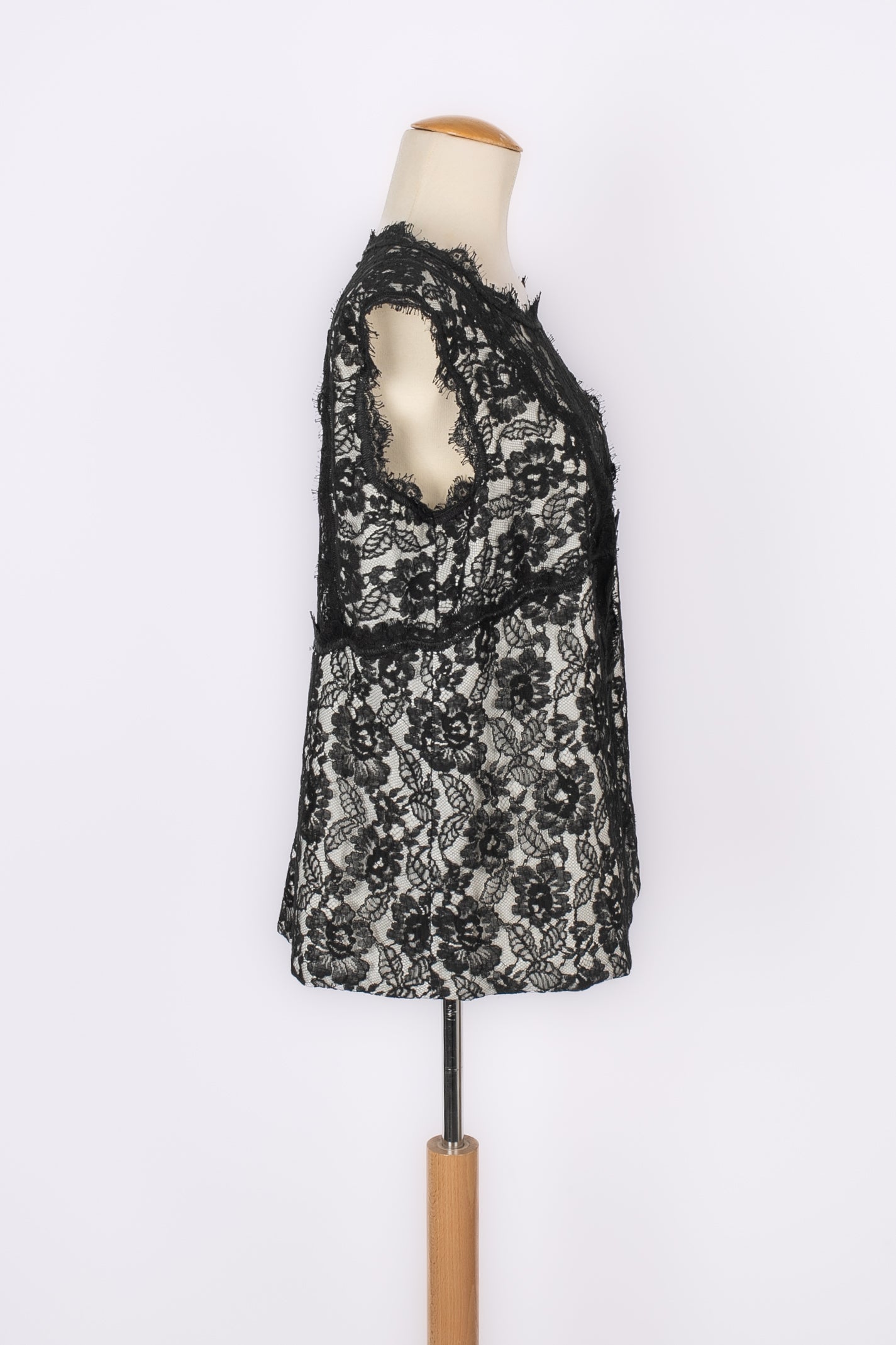 Haut en dentelle Chanel
