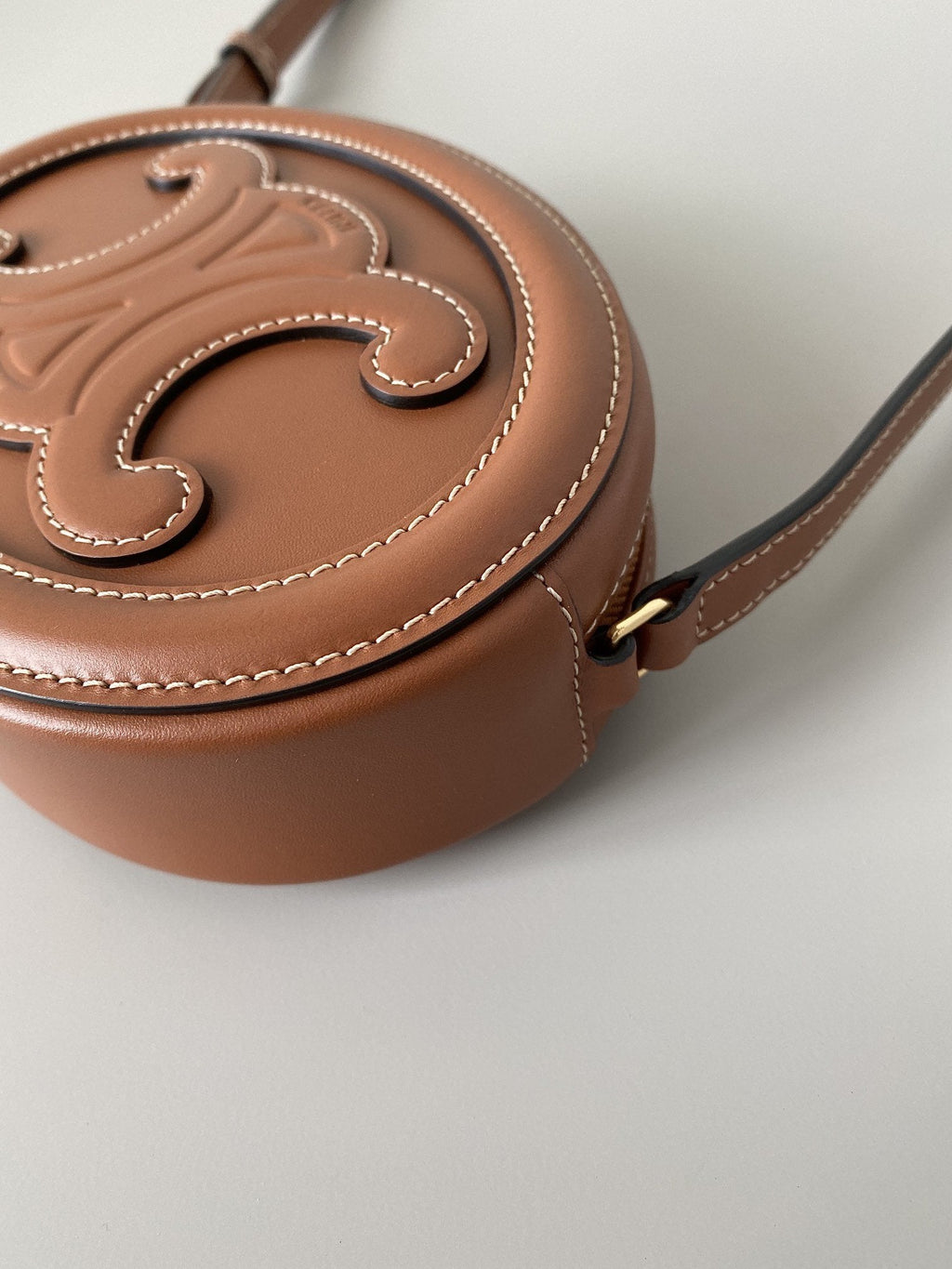 GLAMI Crossbody Oval Purse Cuir Triomphe Brown For Women 6in/16cm 10I703DPQ.04LU