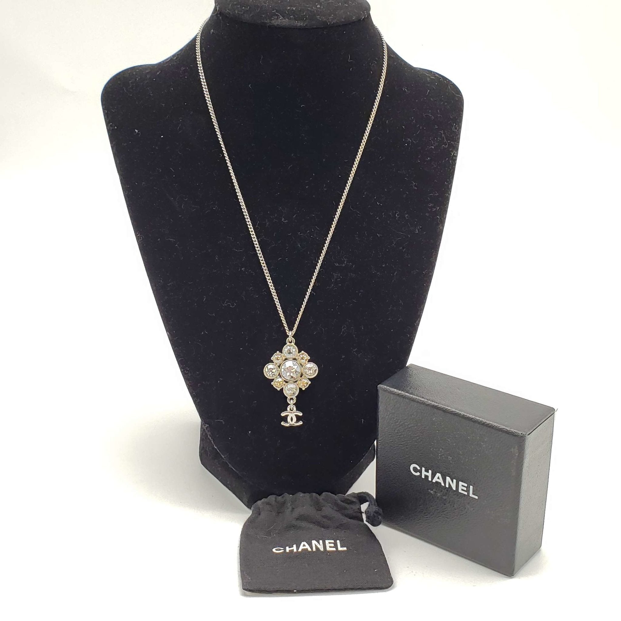 CHANEL CC with stone Necklace Silver Color