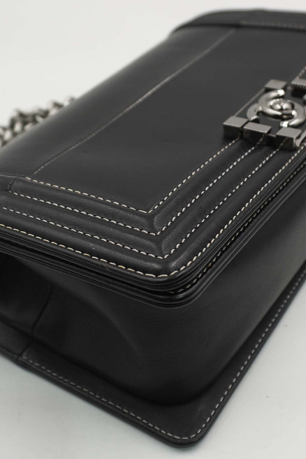 Medium Original Clasp Boy Bag Black