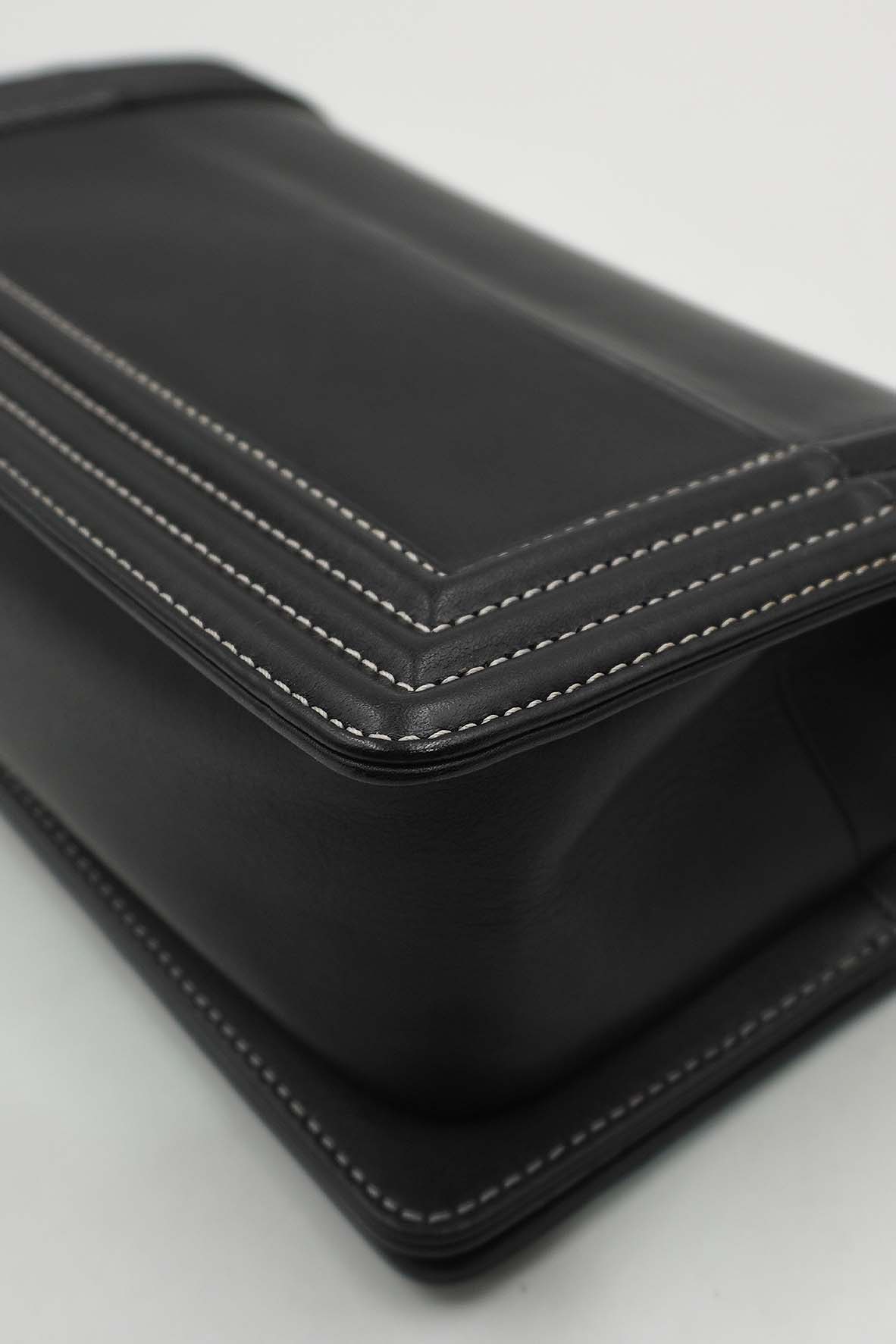 Medium Original Clasp Boy Bag Black