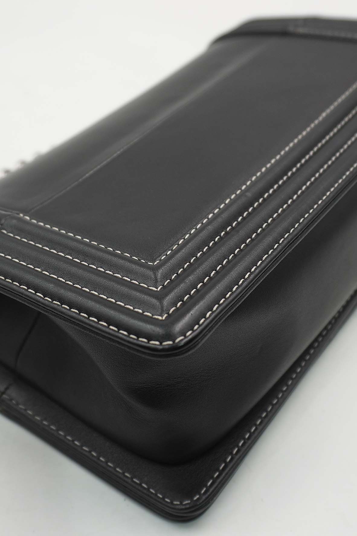 Medium Original Clasp Boy Bag Black