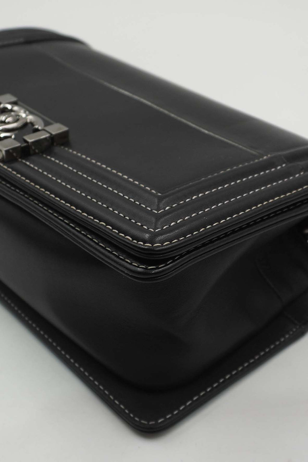 Medium Original Clasp Boy Bag Black