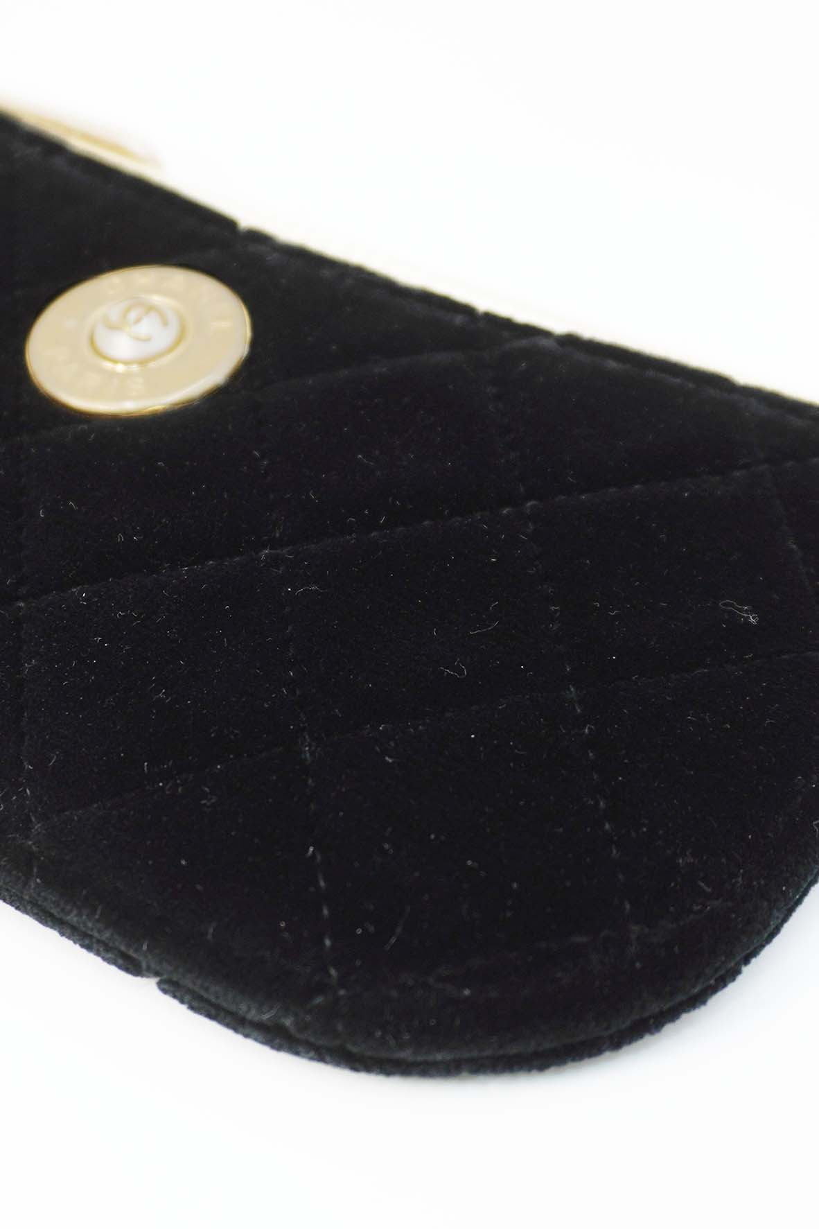 Small CC Button Zip Pouch Quilted Velvet Black