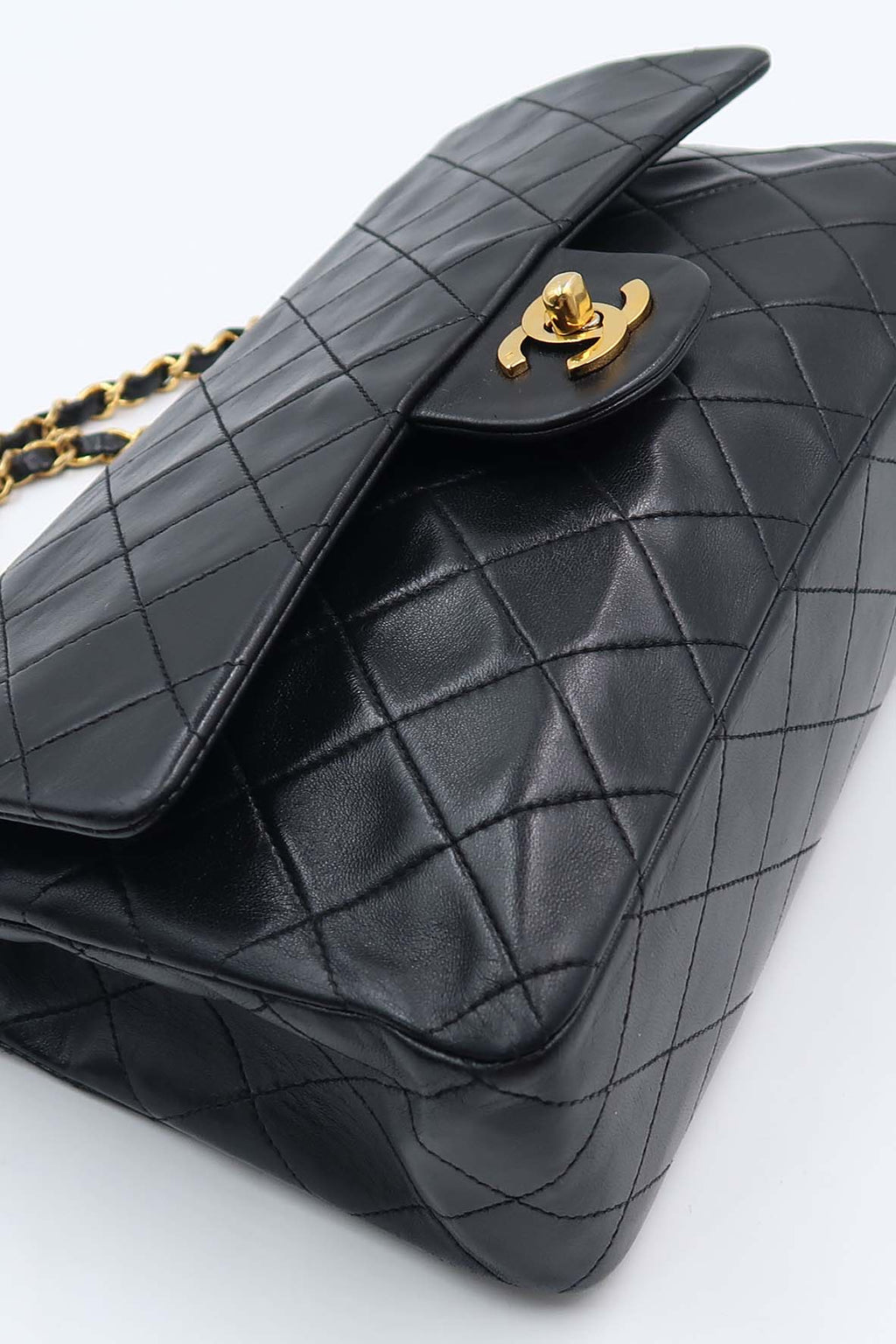 Vintage Quilted Lambskin Medium Classic Flap Bag Black with Gold Hardware Black