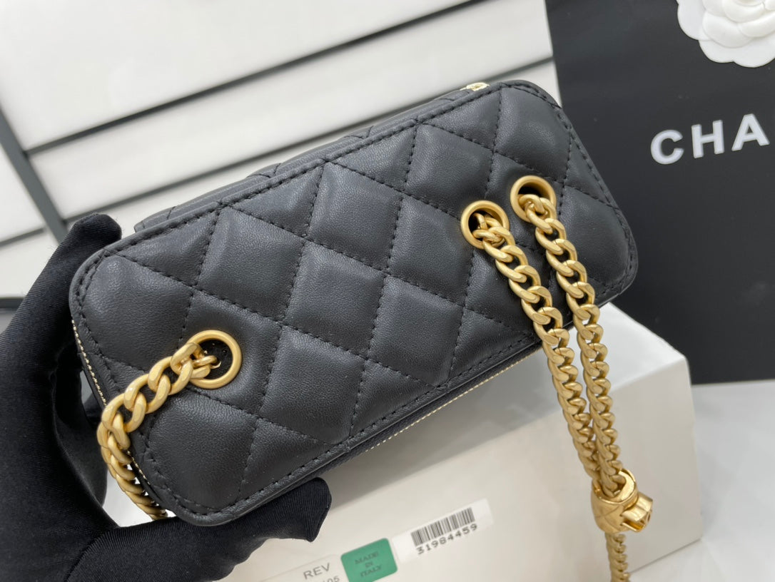 CHLSmall Vanity Case Black With Gold Zipper For Women, Women’s Bags 5.9in/15cm