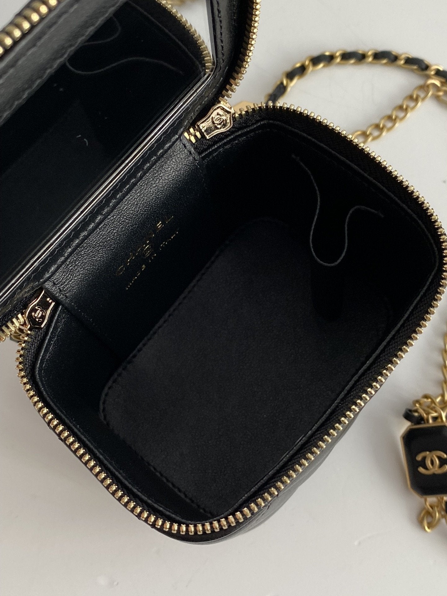 CHLSmall Vanity With Chain Black For Women Bags 4.3in/11cm