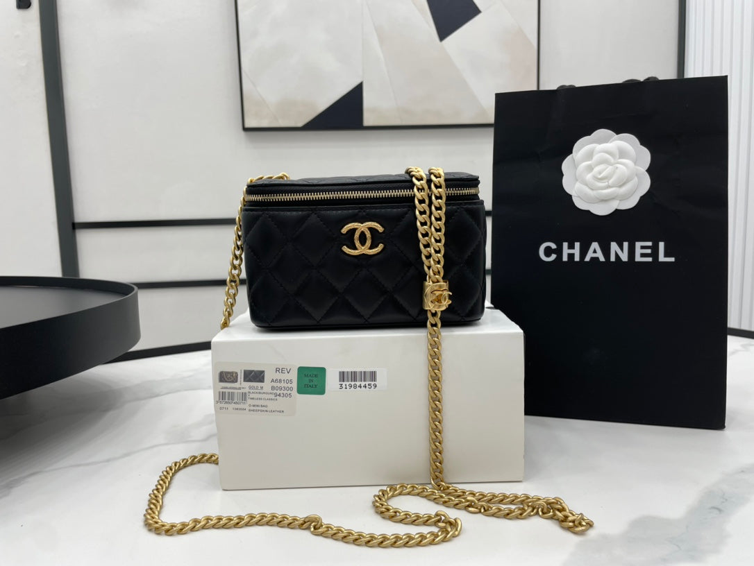 CHLSmall Vanity Case Black With Gold Zipper For Women, Women’s Bags 5.9in/15cm
