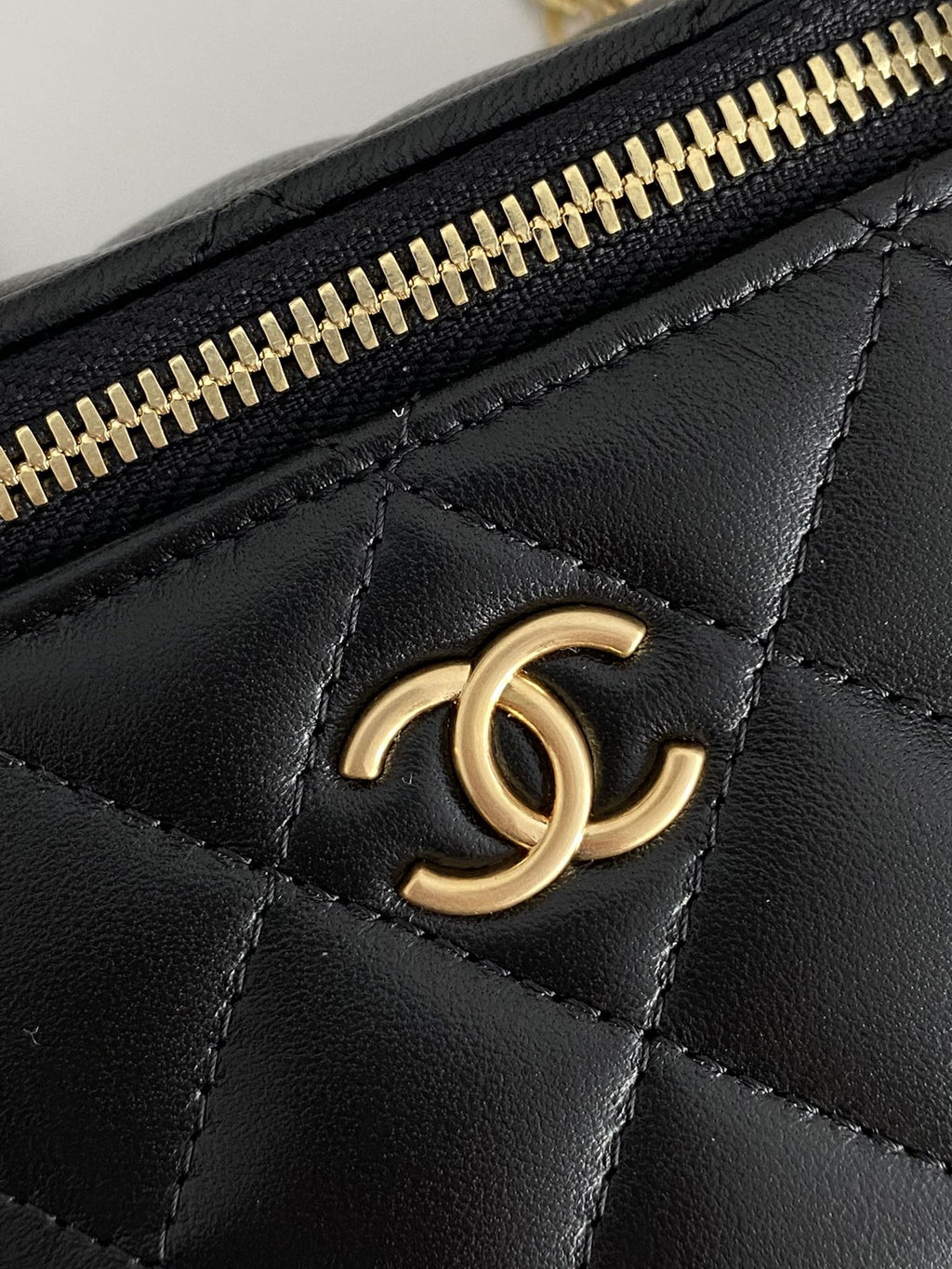 CHLSmall Vanity With Chain Black For Women, Women’s Bags 4.3in/11cm