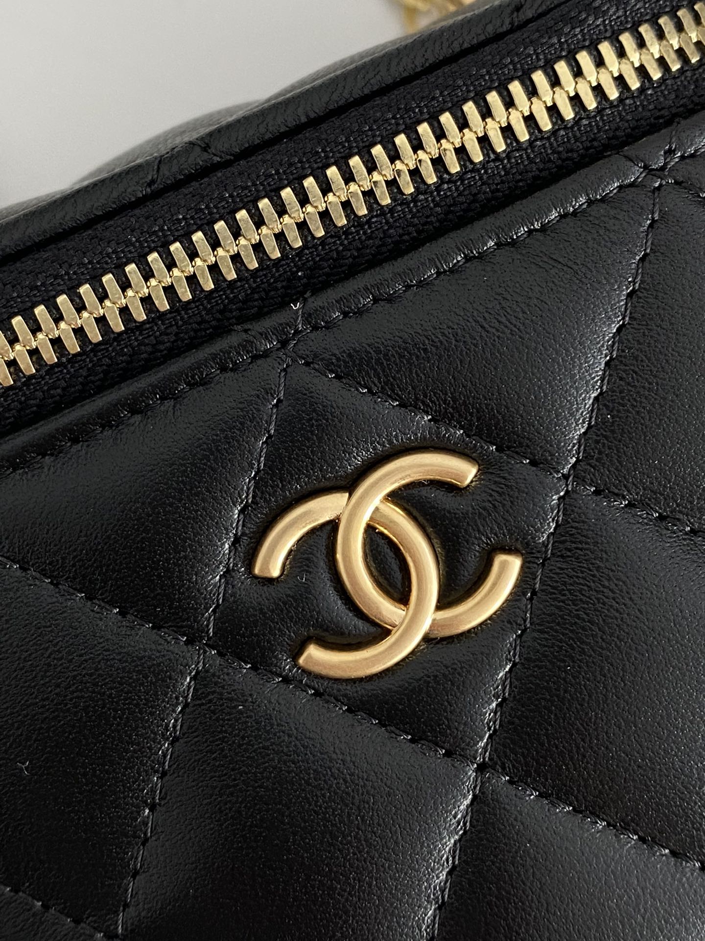 CHLSmall Vanity With Chain Black For Women Bags 4.3in/11cm