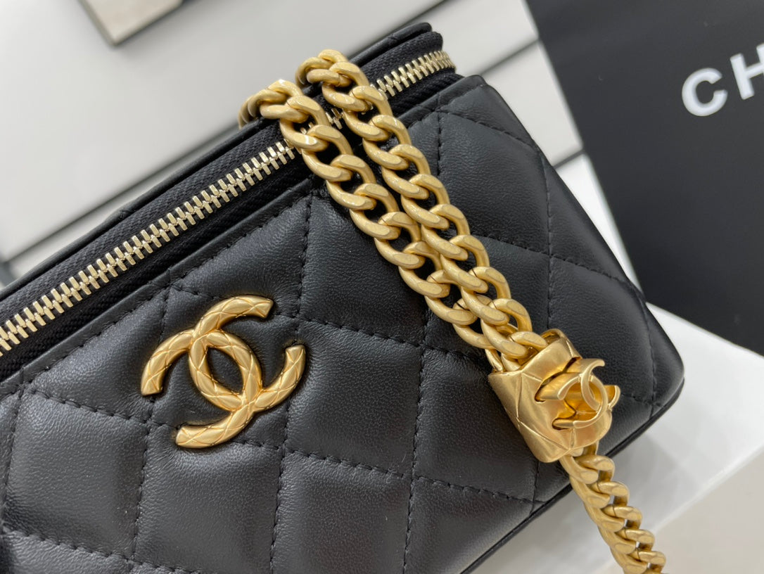 CHLSmall Vanity Case Black With Gold Zipper For Women, Women’s Bags 5.9in/15cm