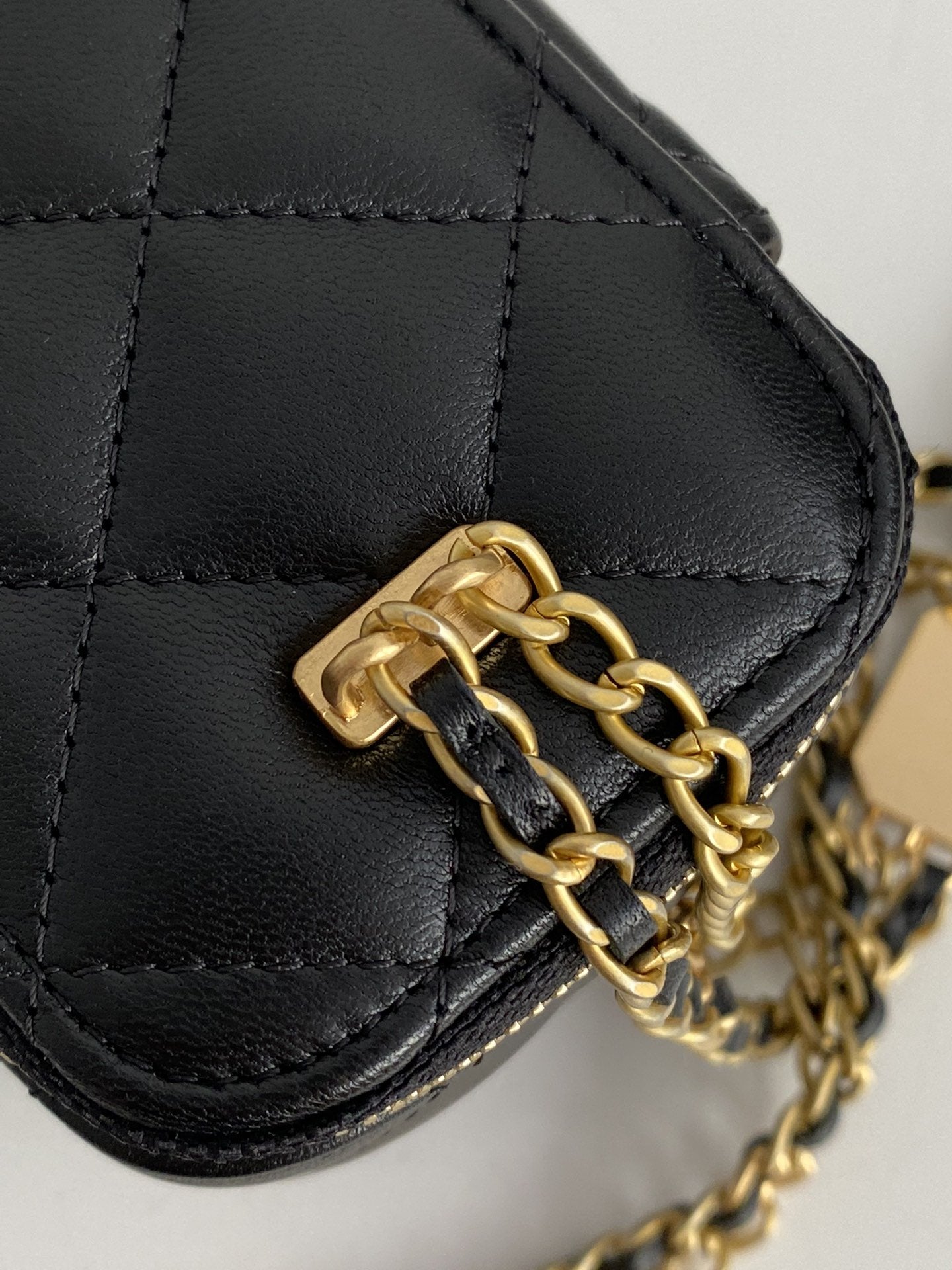 CHLSmall Vanity With Chain Black For Women Bags 4.3in/11cm