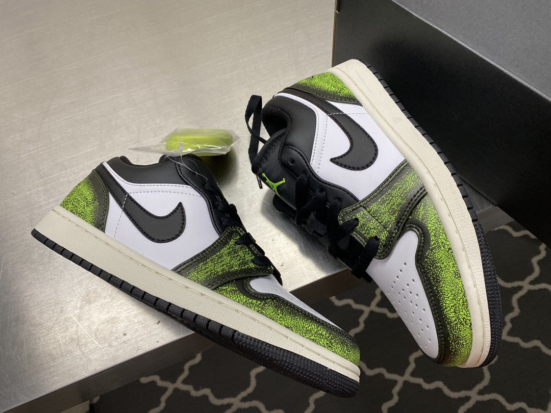 Ã‚Â GLAMI Jordan 1 Low ‘White Black Green’ For Men DO8244-003