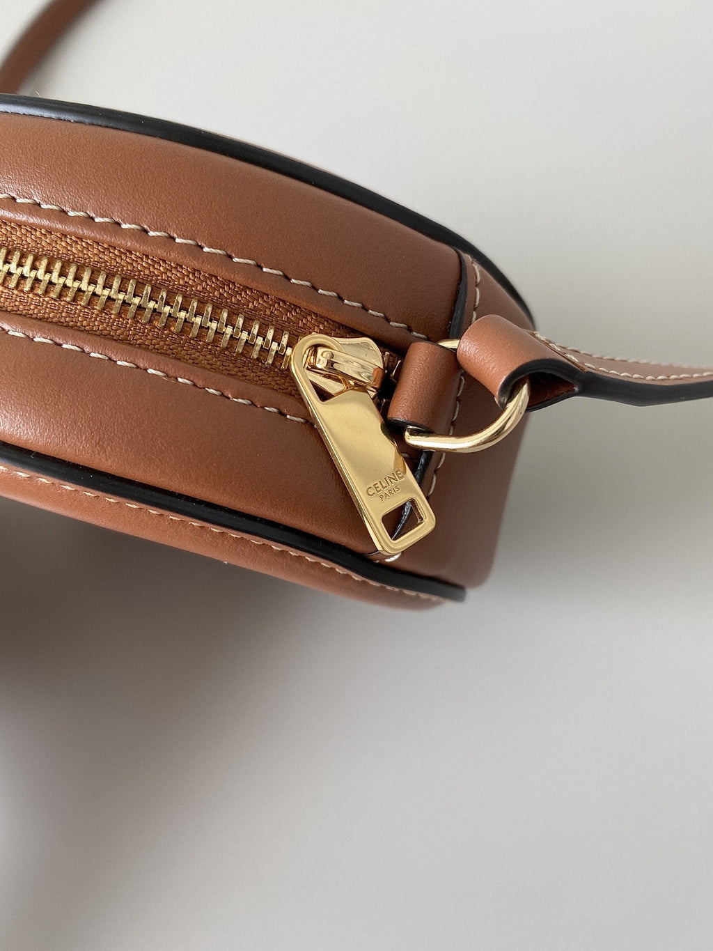 GLAMI Crossbody Oval Purse Cuir Triomphe Brown For Women 6in/16cm 10I703DPQ.04LU