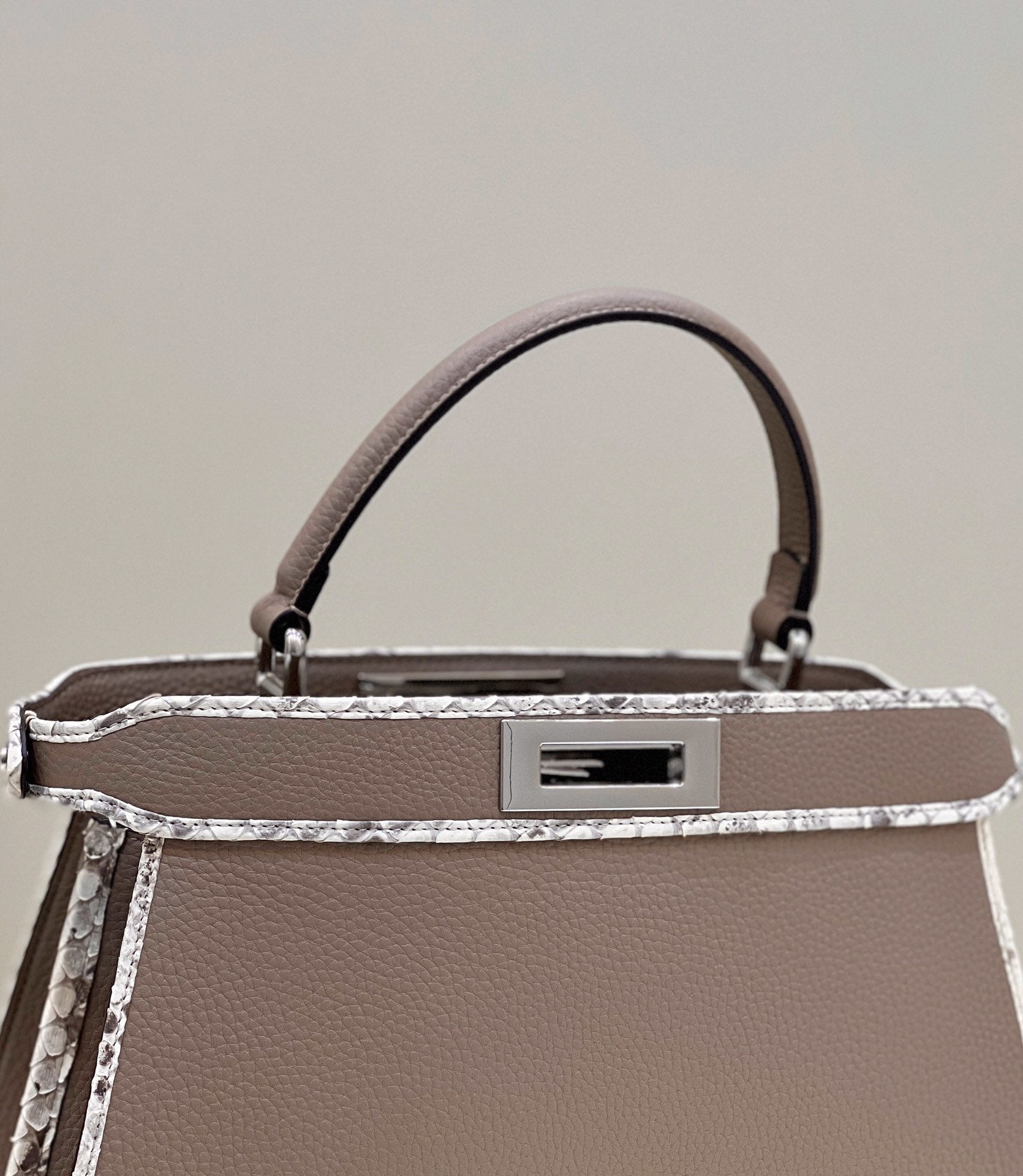 FI GlamI ISeeU MeGLAMIum Greige For Women, Handbags, Shoulder Bag 13.1in/33.5cm FF