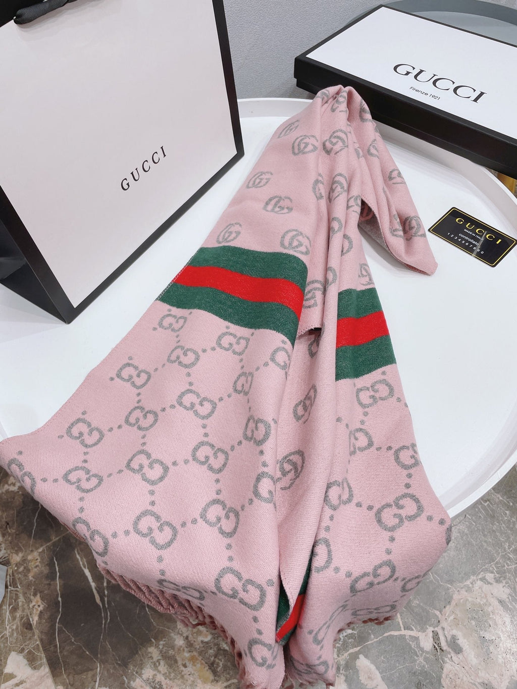 EN - Luxury GCI Scarf 023