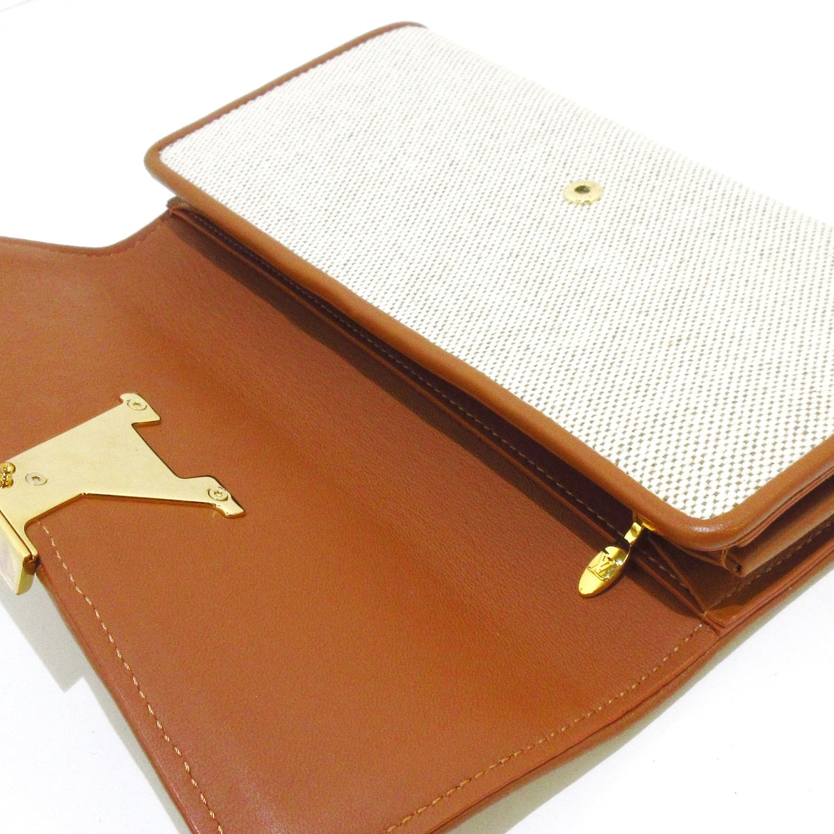 Louis Vuitton Capucines  Canvas Wallet  ()
