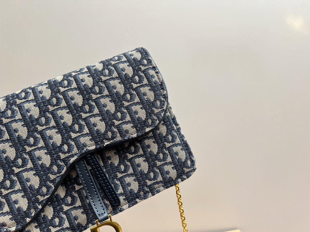 EN - Luxury Bags DIR 359