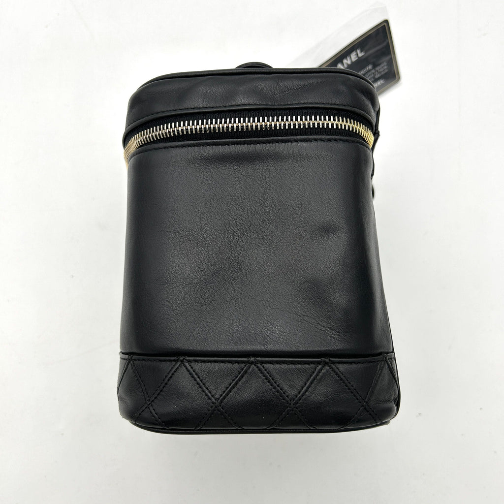 CHANEL Calfskin Cosmetic Van Bag Black ch7727ds