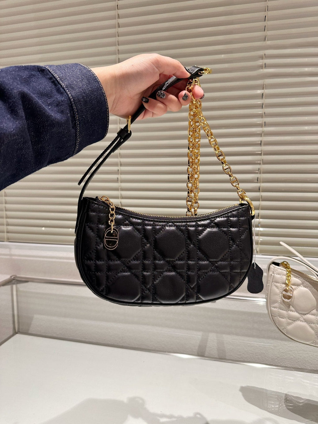 EN - Luxury Bags DIR 373
