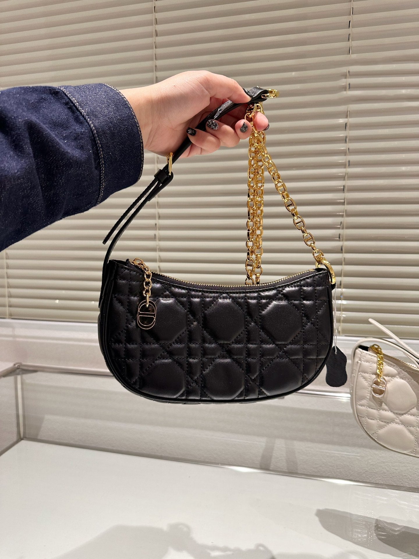 EN - Luxury Bags DIR 373