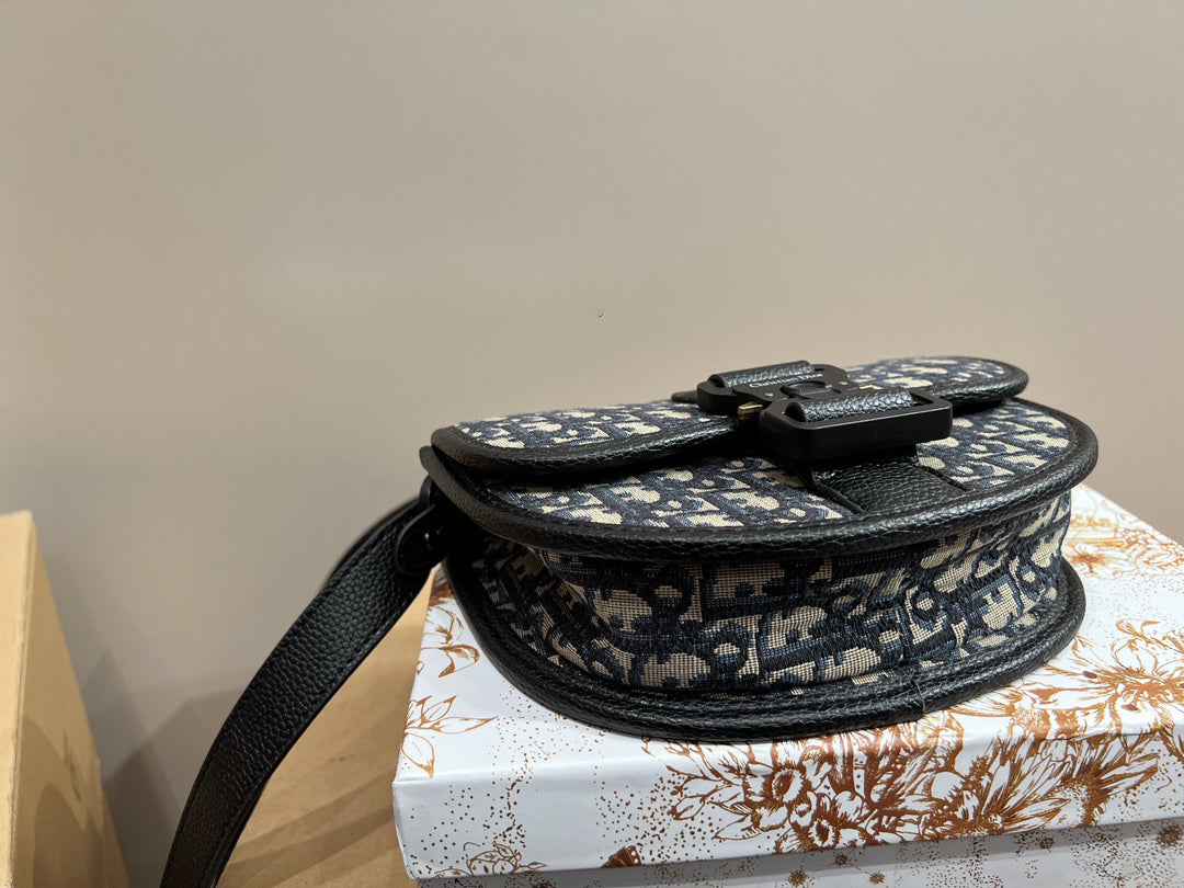 EN - Luxury Bags DIR 361