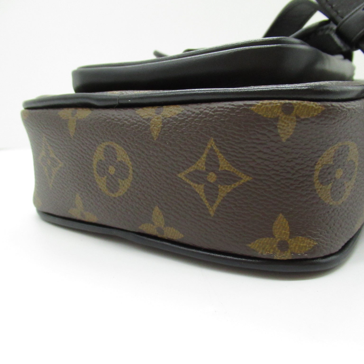 Louis Vuitton Christophers Wearable Wallet Shoulder Bag PVC Coated Canvas Monogram Macasters   Brown M69404