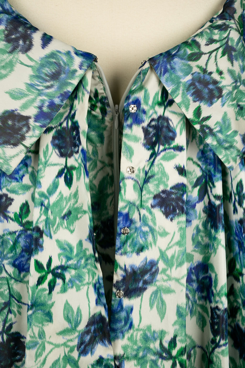 Robe fleurie en taffetas