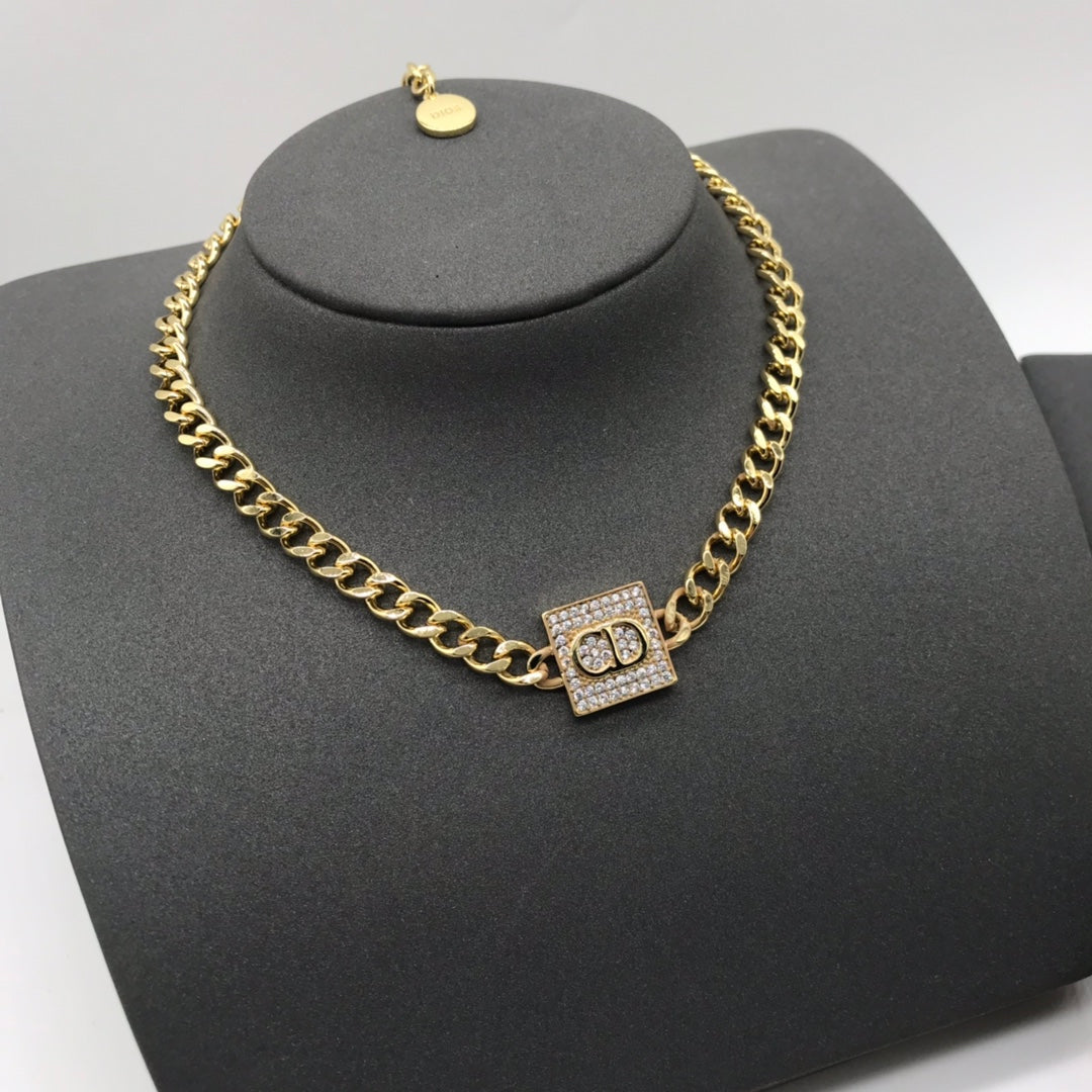 EN - Lux Necklace DIR023