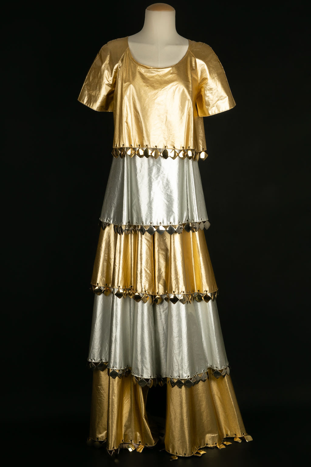 Robe dorÃƒÆ’Ã‚Â©e et argentÃƒÆ’Ã‚Â©e Paco Rabanne