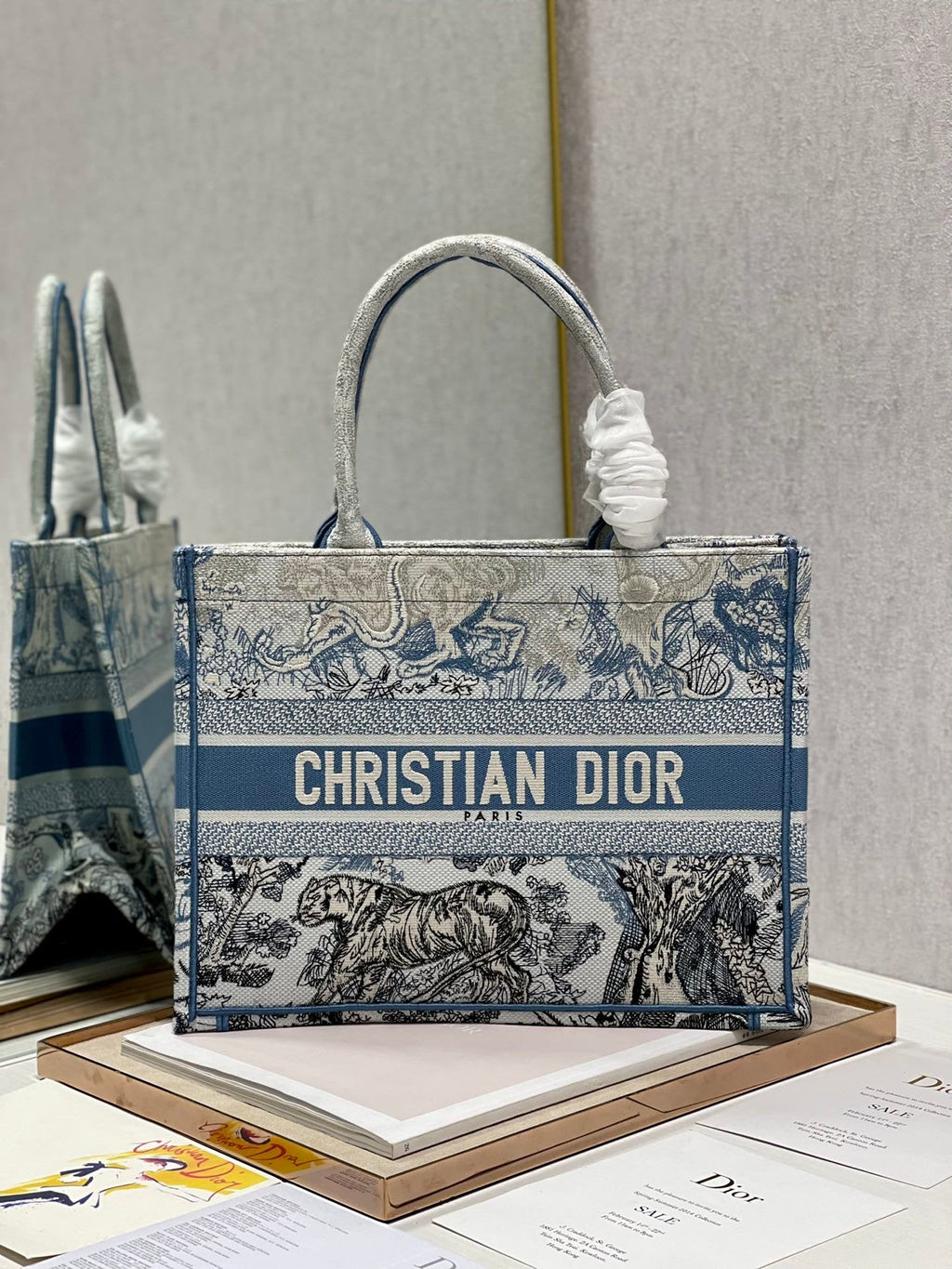 GLAMI MeGLAMIum Book Tote Blue Toile de Jouy Reverse Embroidery, Blue, For Women WomenÃ¢â‚¬â„¢s Handbags, Shoulder Bags, 36cm CD M1296ZRGO_M928