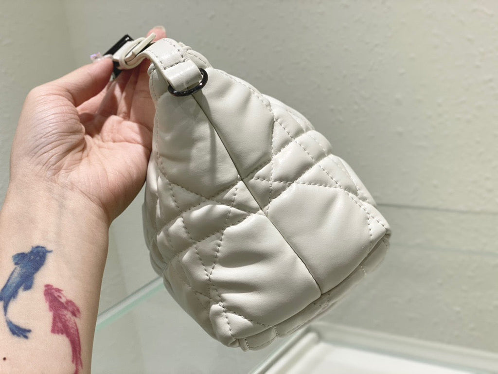 GLAMI MeGLAMIum DYORTravel Nomad Pouch White, For Women, WomenÃ¢â‚¬â„¢s Handbags 8.5in/22cm CD S5554BMIG_M030
