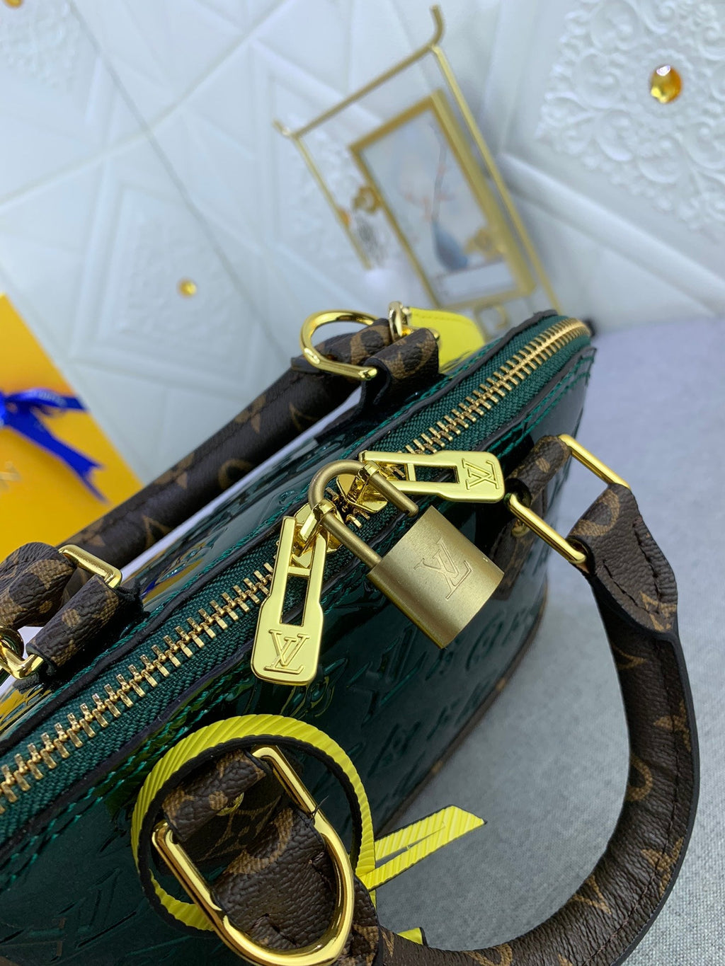 EN - Luxury Bags LUV 834