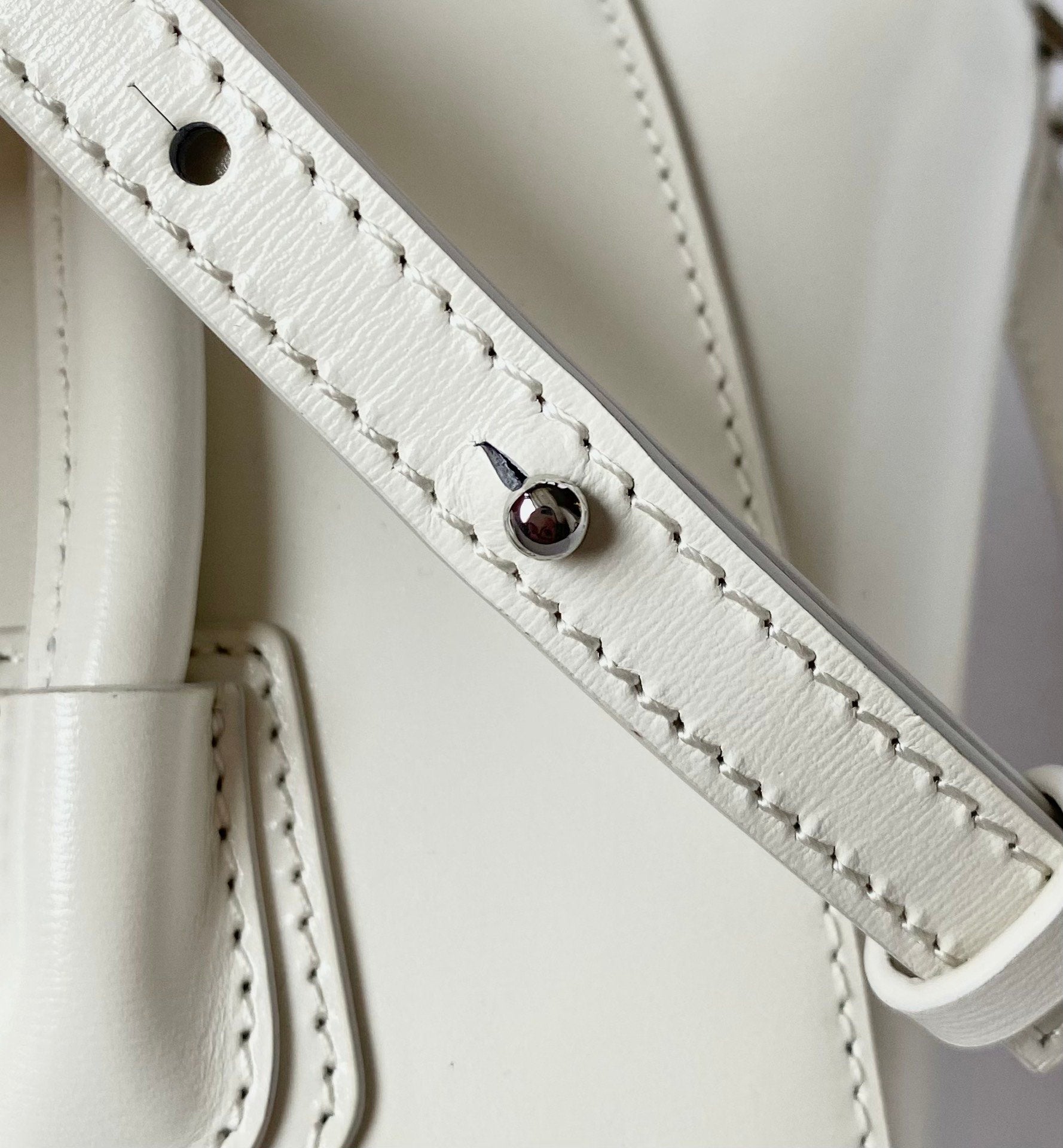 gv Mini Antigona Lock Bag Ivory For Women, Handbags, Shoulder Bags 8.7in/22cm GVC GLAMI50J0B16S-105