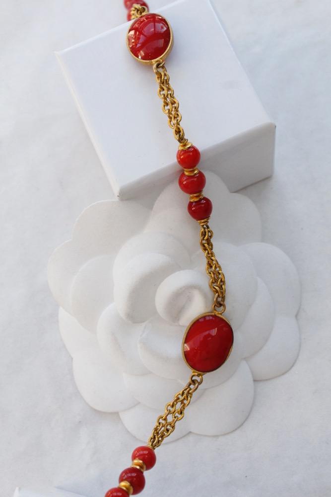 Collier en pâte de verre Chanel (Attribué à)