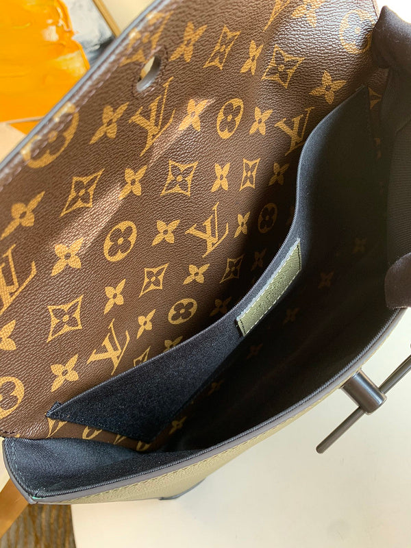 LOV2 Bags - Luxurious Bags  1216