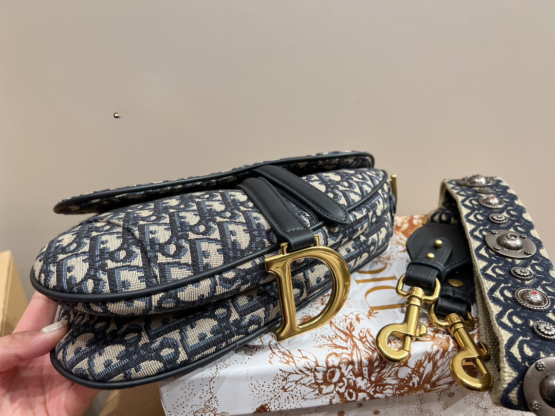 EN - Luxury Bags DIR 362