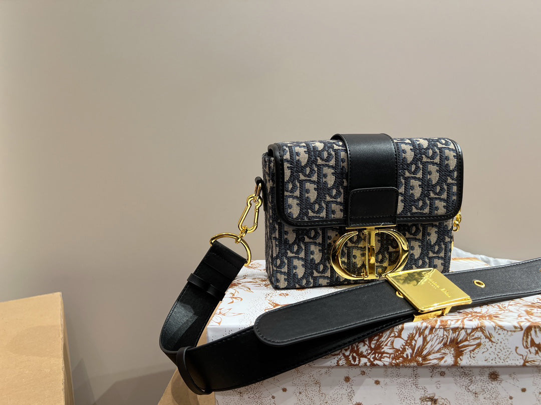 EN - Luxury Bags DIR 360
